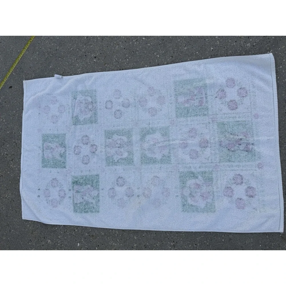 Cannon Vintage Christmas Angle Bath Towel Red‎ Green White 24